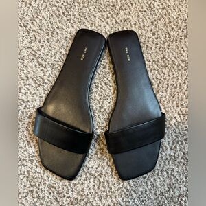 NEVER WORN The Row leather slide sandals